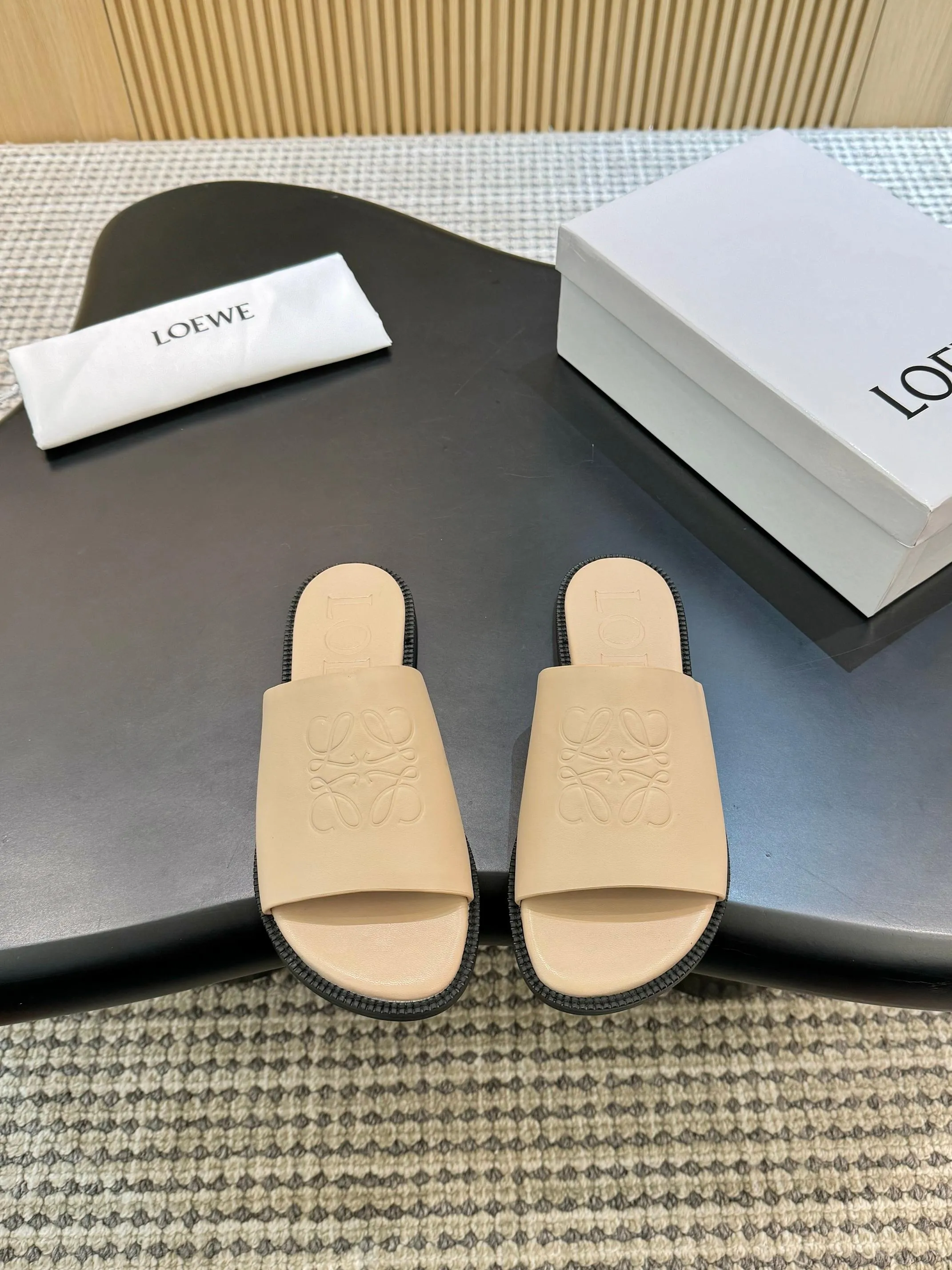 👟👟Ex-factory price 340👟👟 Genuine leather sole +40 LOEWE 25th spring and summer new style, same style for men and women, six colors to choose from. Code number:35-45